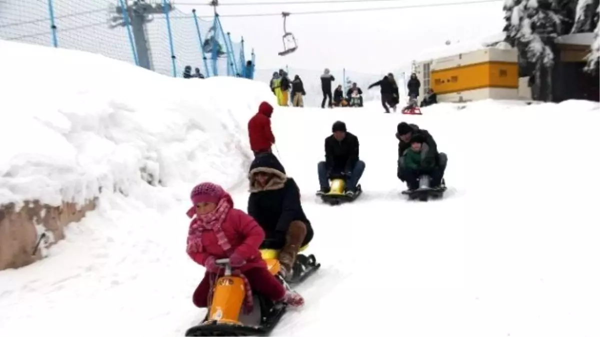 Karnesini Alan Kayak Yapmaya Koştu