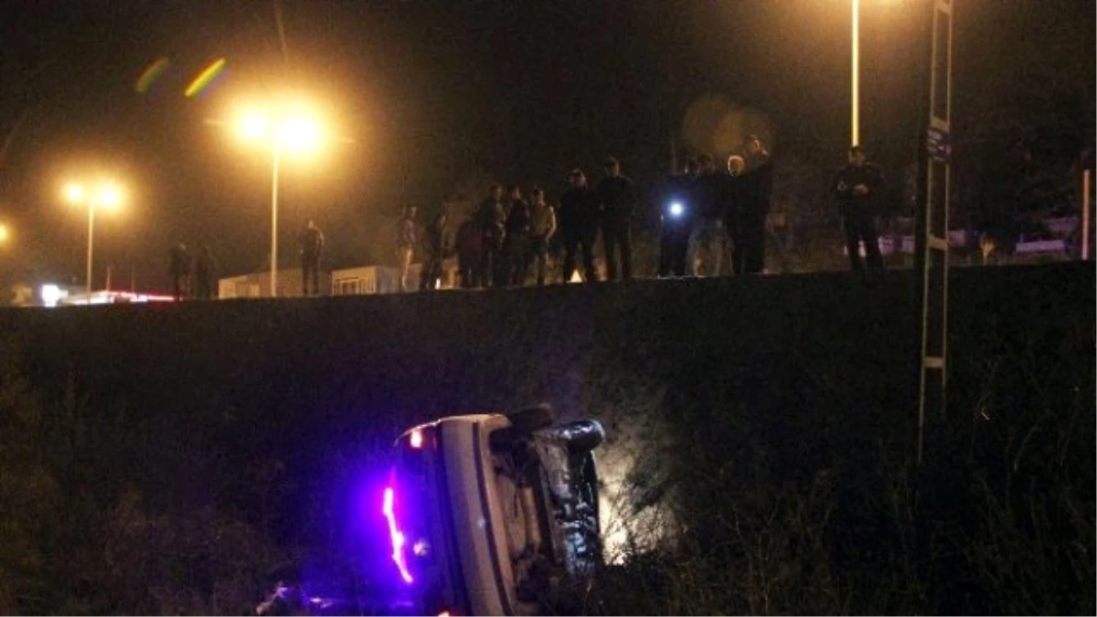 Sinop\'ta Otomobil Şarampole Uçtu: Üç Yaralı