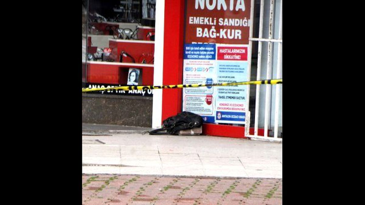 Şüpheli Çantadan Poşet Çıktı