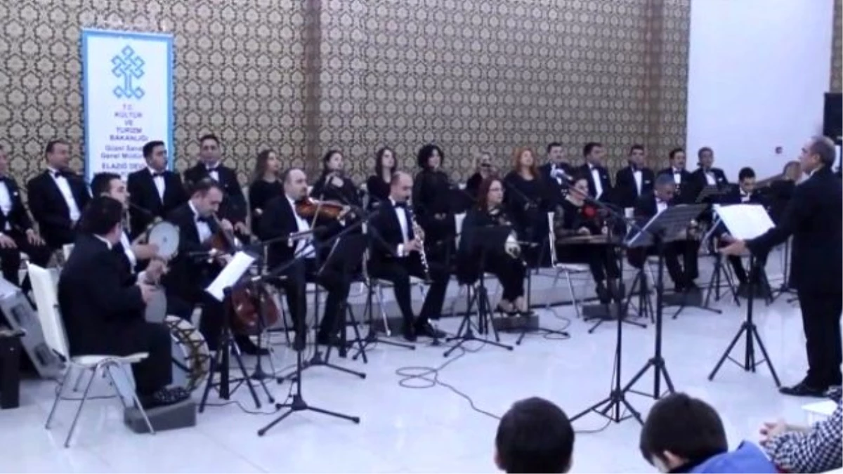 Türk Müziği Korosu Maden\'de Konser Verdi