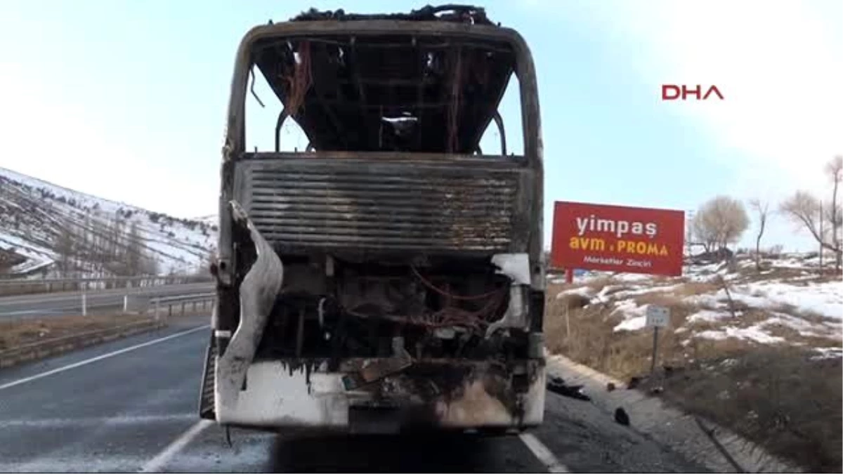 Yozgat\'ta Seyir Halindeki Yolcu Otobüsü Yandı