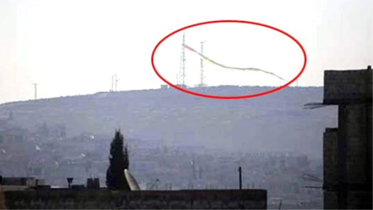 YPG\'den Kobani\'ye 76 metrelik Zafer Bayrağı
