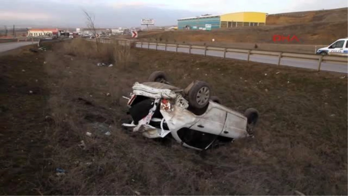 Ankara Bariyere Çarpan Otomobil Takla Atıp Ters Döndü;5 Yaralı