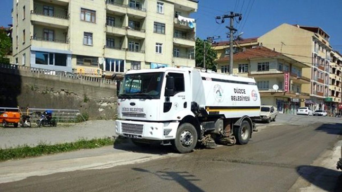 Akçakoca\'da Mahalle ve Sokaklar Temizleniyor