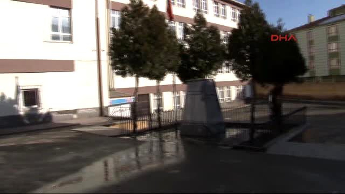 Bir Okulun Bahçesinden Atatürk Büstünü Çaldılar