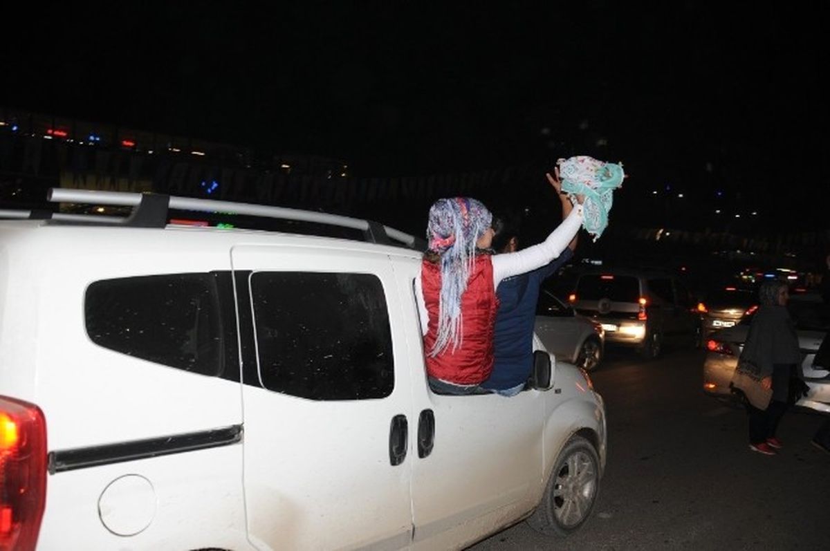 Batman\'da Kobani Kutlamaları