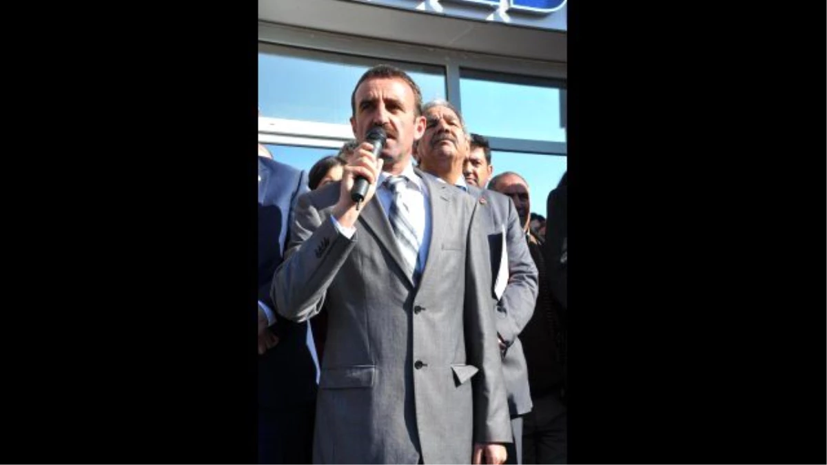 Didim\'de CHP\'li Başkan Yardımcısı\'na Yapılan Saldırı Protesto Edildi
