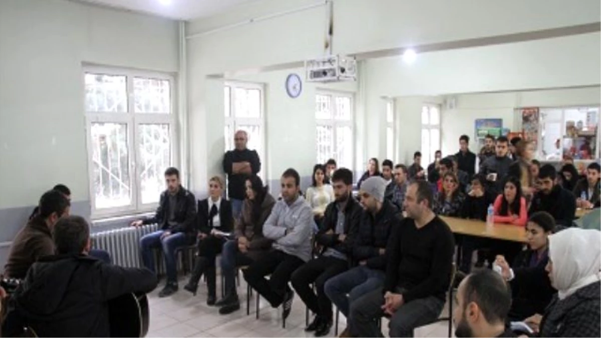 Ergani\'de Üniversite Öğrencilerine Fotoğraf Çekme Eğitimi