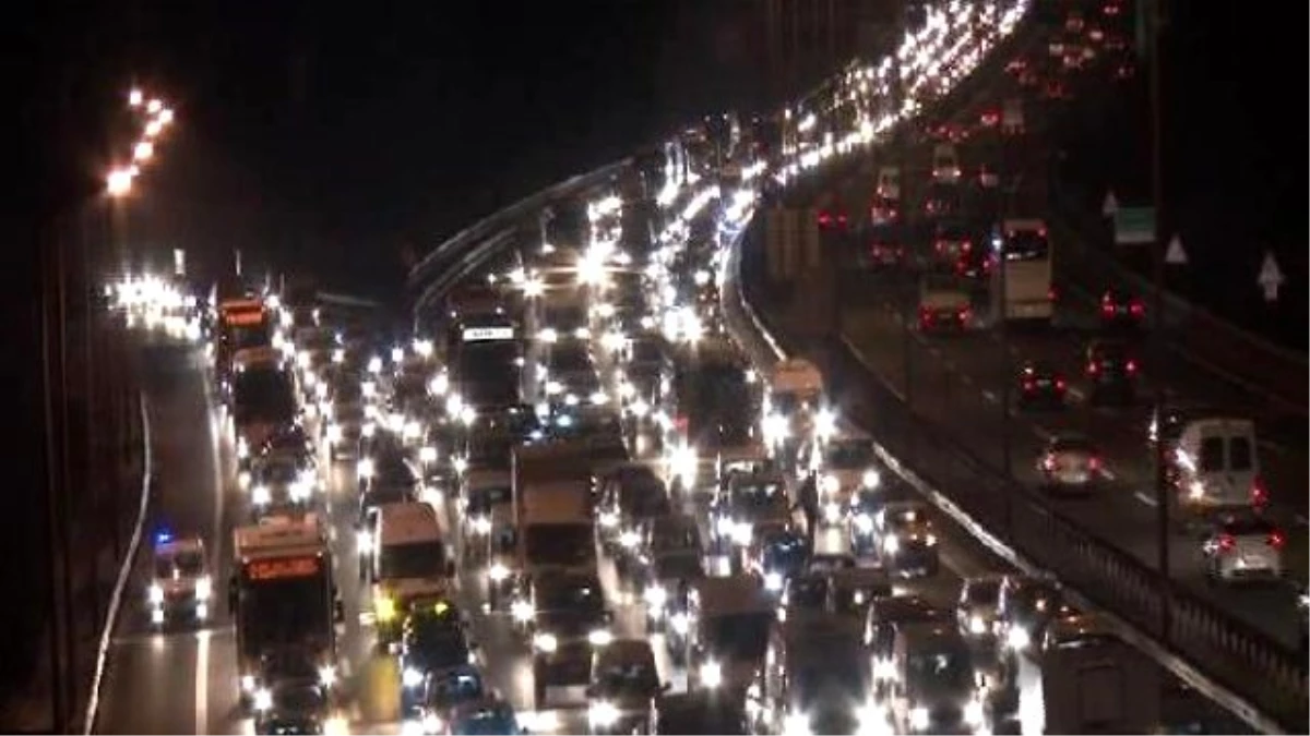 Fsm Köprüsü\'ndeki Çalışmalar Trafikte Yoğunluğa Yol Açtı