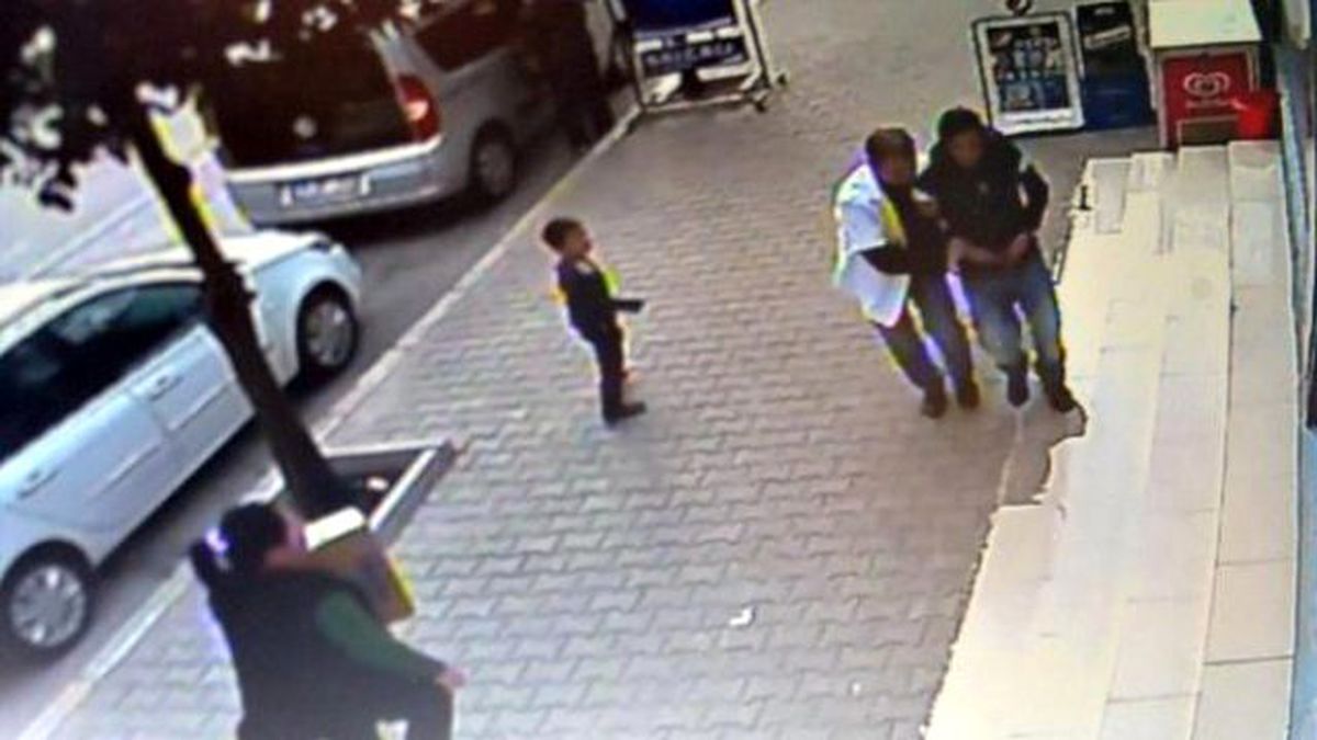 Hırsız Kendisini Yakalayan Eczacı Kalfasını Bıçakladı