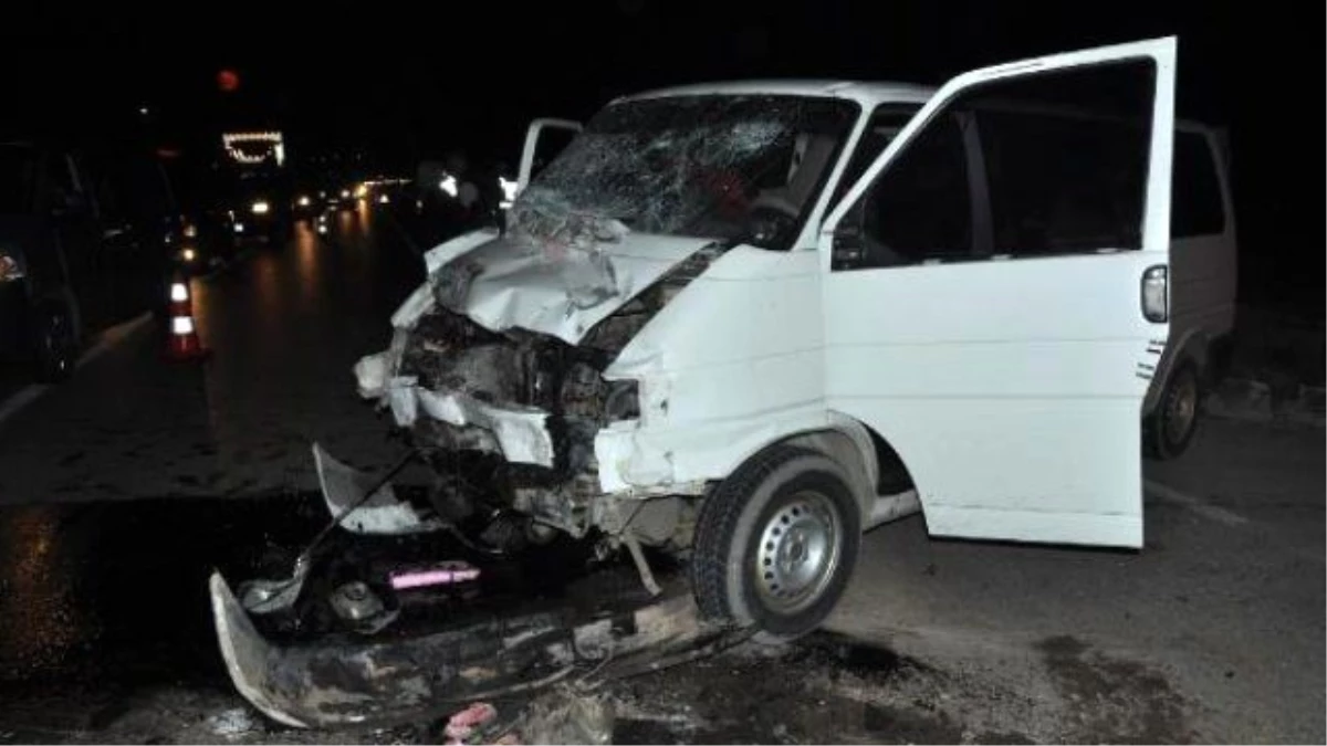 Karacabey\'de Trafik Kazası: 4 Yaralı