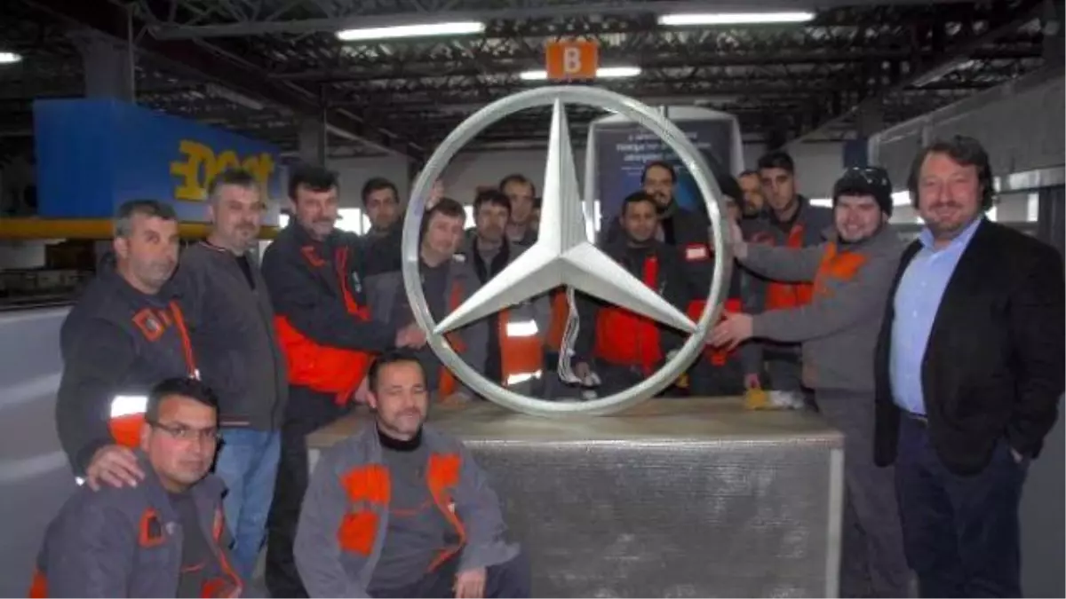 Mercedes\'in Yıldızı İzmir\'de Parlıyor