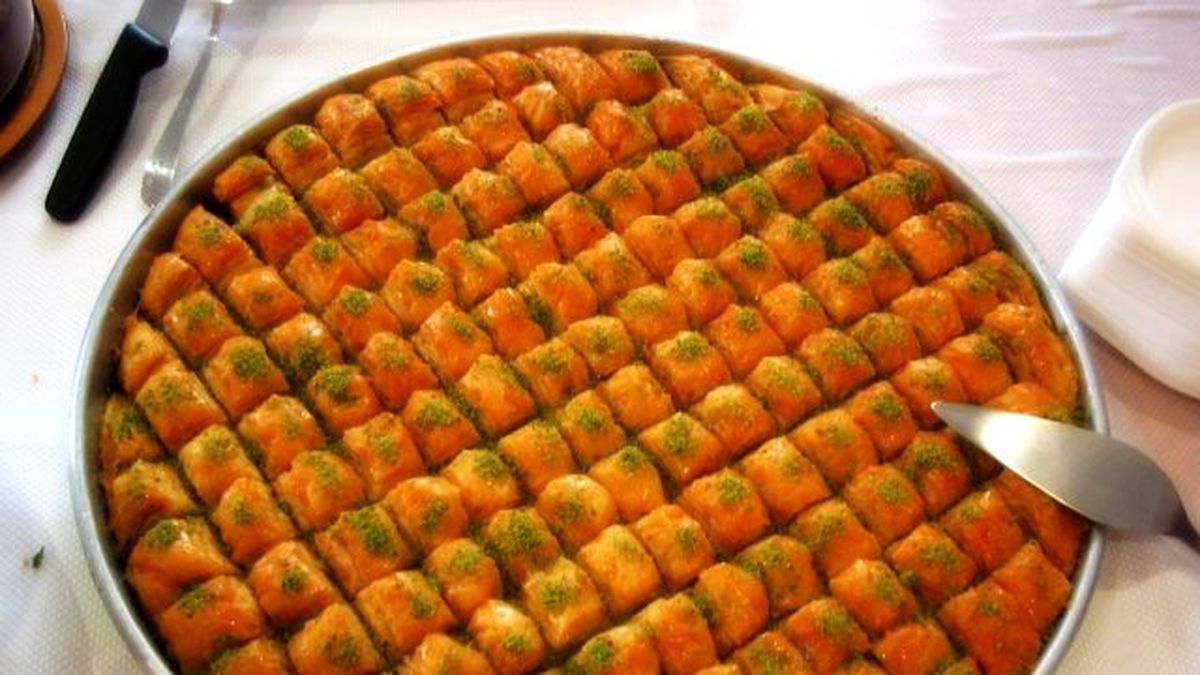Tatlıcıdan Baklava Çaldılar