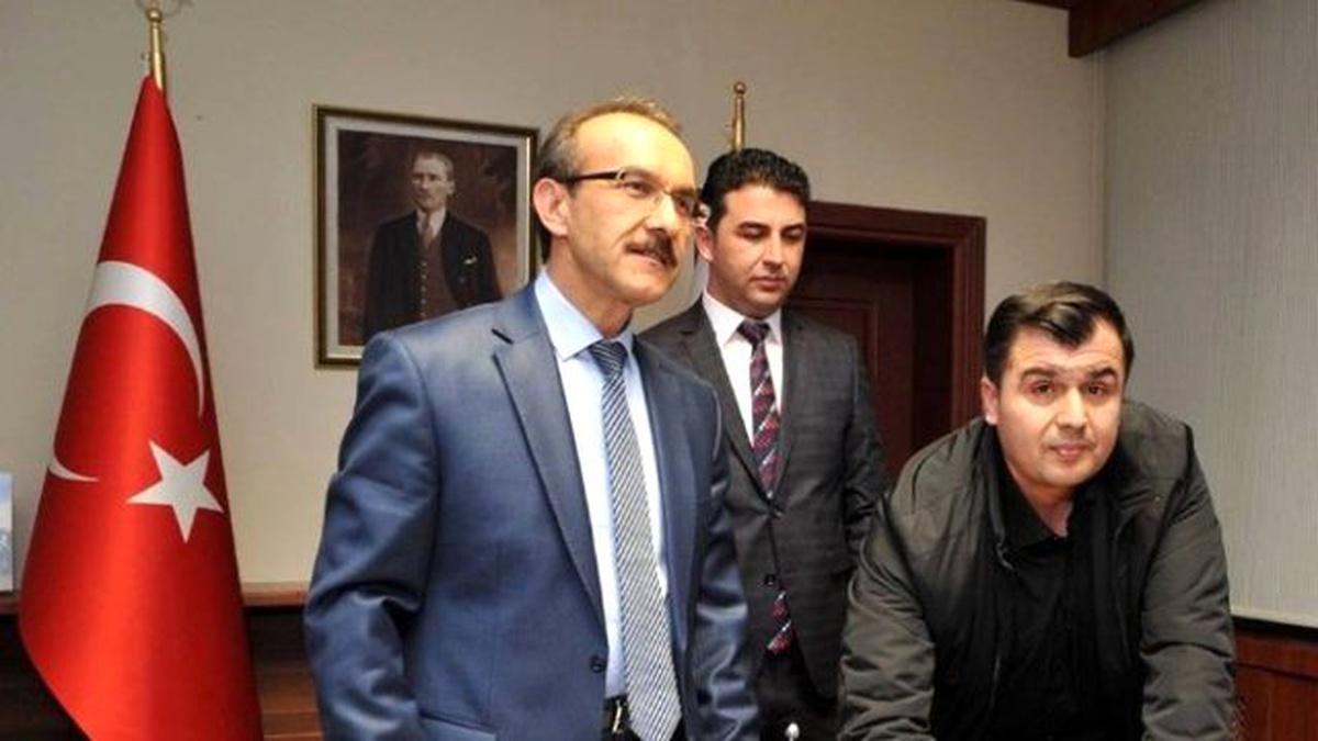 Uşak Sportif ve Muratbey Gıda Resmi İmzaları Attılar