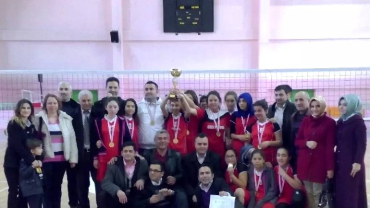 Voleybol Kızlar\'da Yozgat\'ı Şefaatli Temsil Edecek