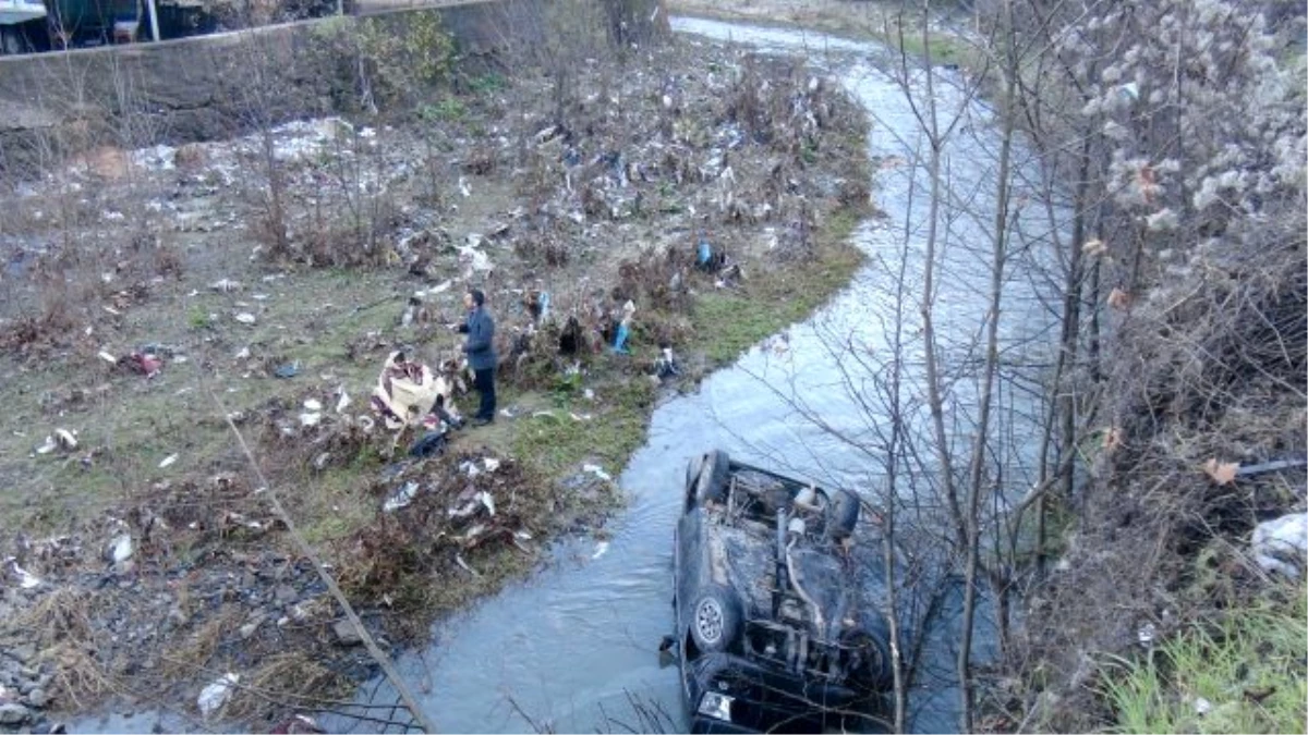 Dereye Uçan Otomobilin Kayıp Sürücüsü Aranıyor