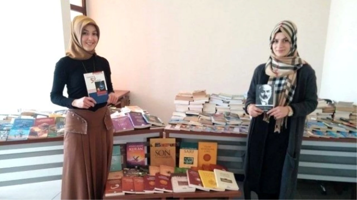 1000 Gence 1000 Kitap" Projesinde Kitap Sayısı 900\'e Ulaştı