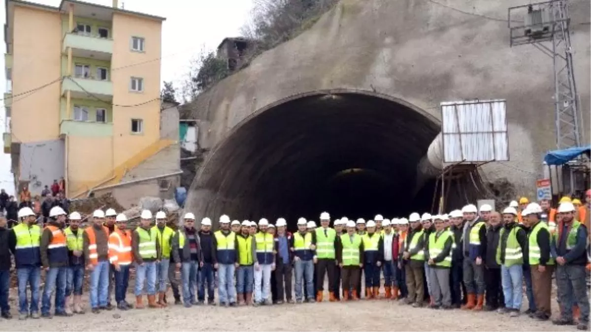 Akyazı Tünelinde Işık Göründü