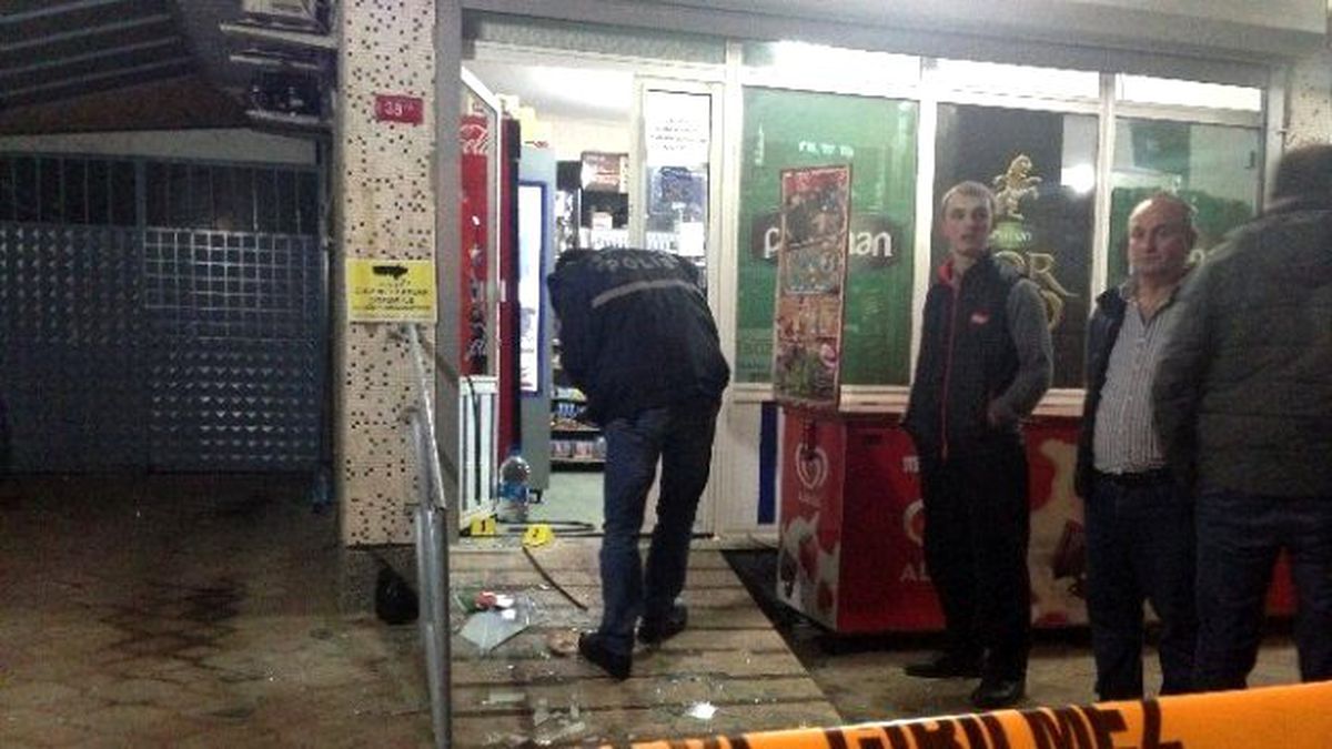 Cesur Market Sahibi, Eli Silahlı Soyguncuyla Korkusuzca Mücadele Etti