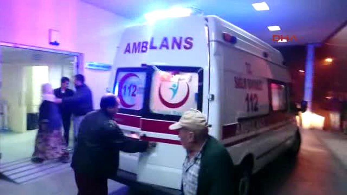 Ceyhan\'da Kamyon, Otomobile Çarptı: 1 Ölü, 2 Yaralı