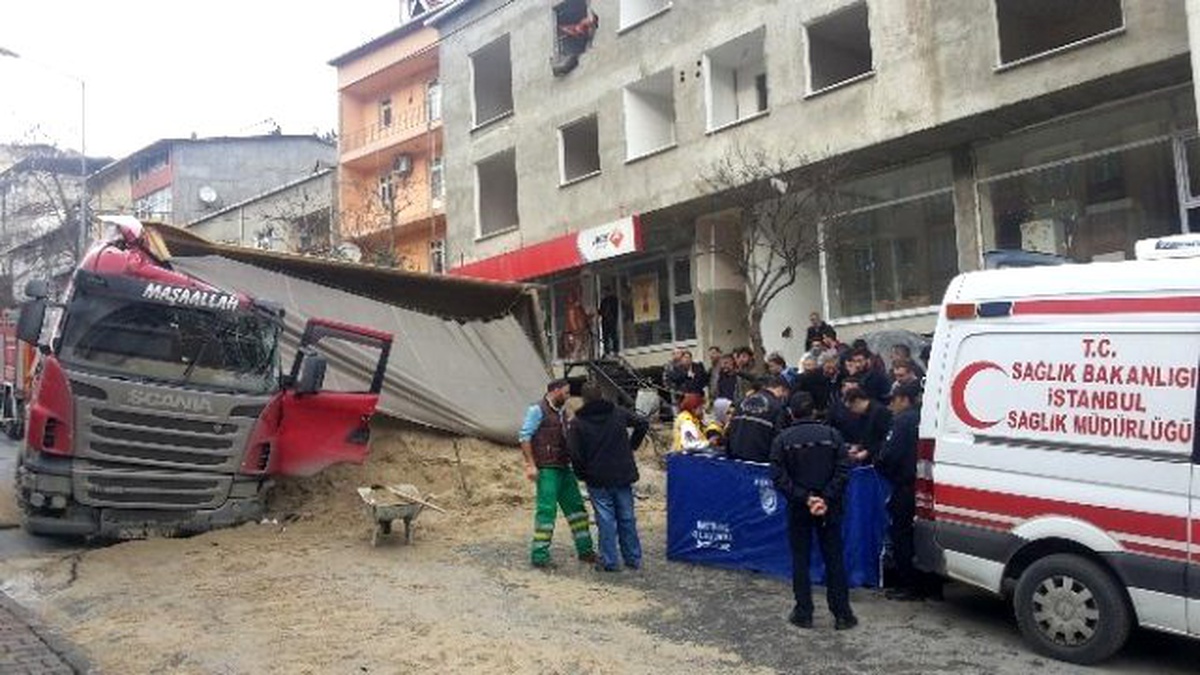 Düzeltme) İnşaata Kum Getiren Hafriyat Kamyon Devrildi: 1 Ölü
