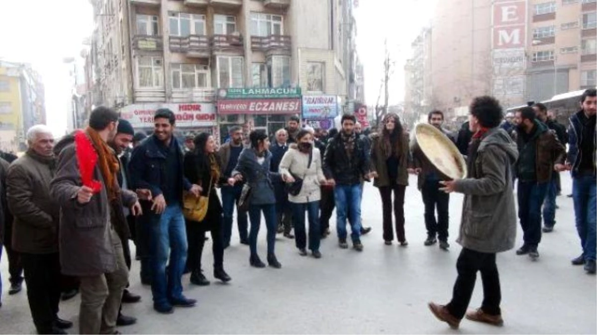 Elazığ\'da BDP\'liler Kobani\'yi Kutladı