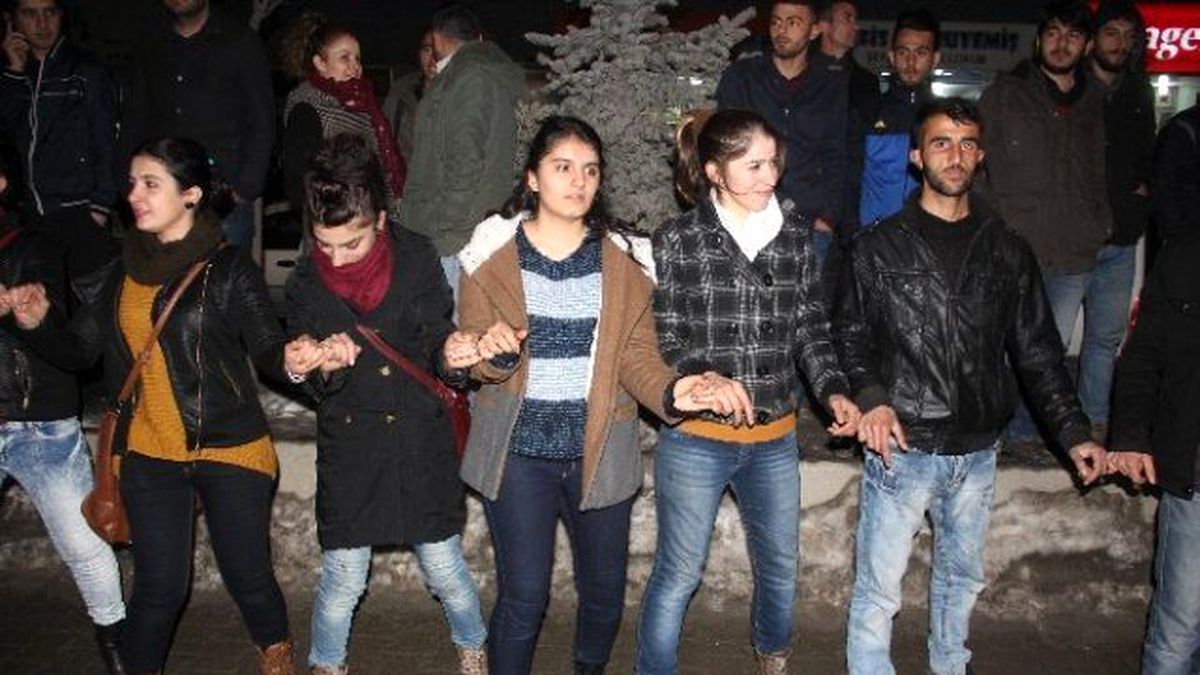 Hakkari\'de Kobani Kutlamaları