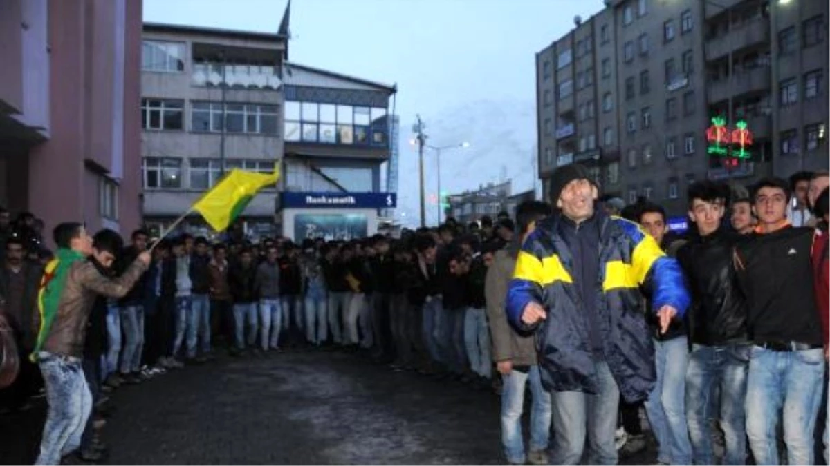 Hakkari ve Çukurca\'da Kobani Kutlaması