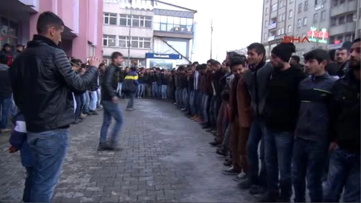 Hakkari ve Çukurca\'da Kobani Kutlaması