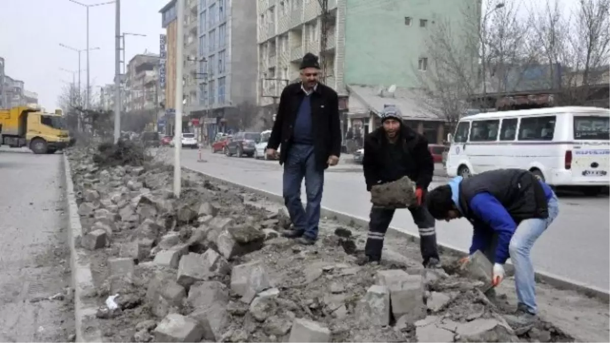 Iğdır Belediyesinden Kaldırım Çalışması