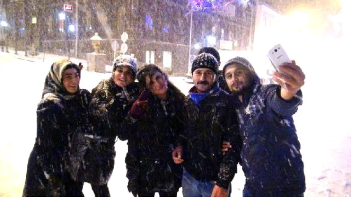Kar Altında Selfie