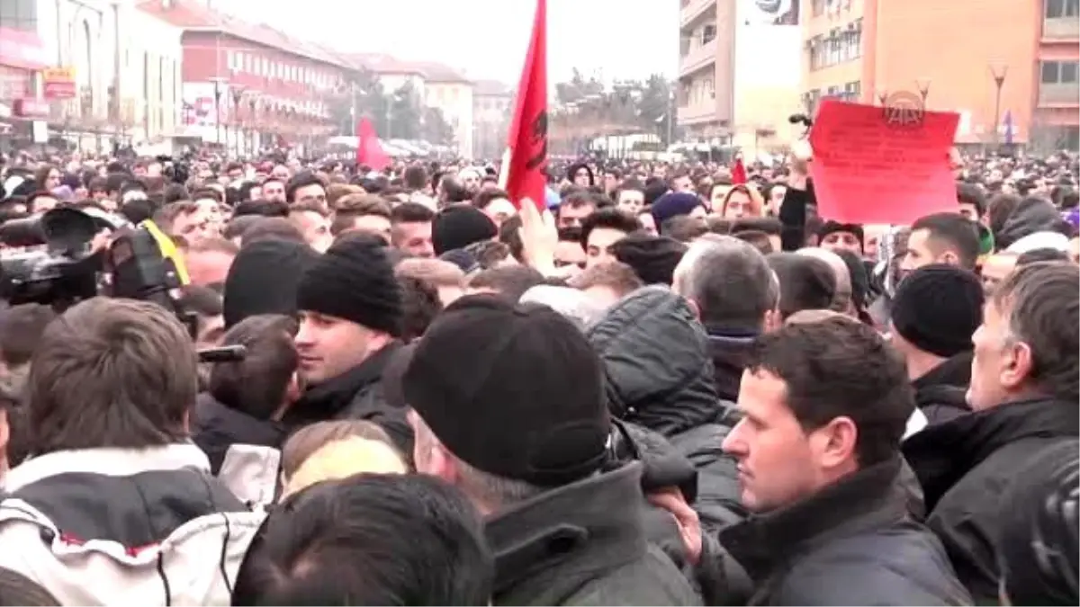 Kosova\'da Protesto