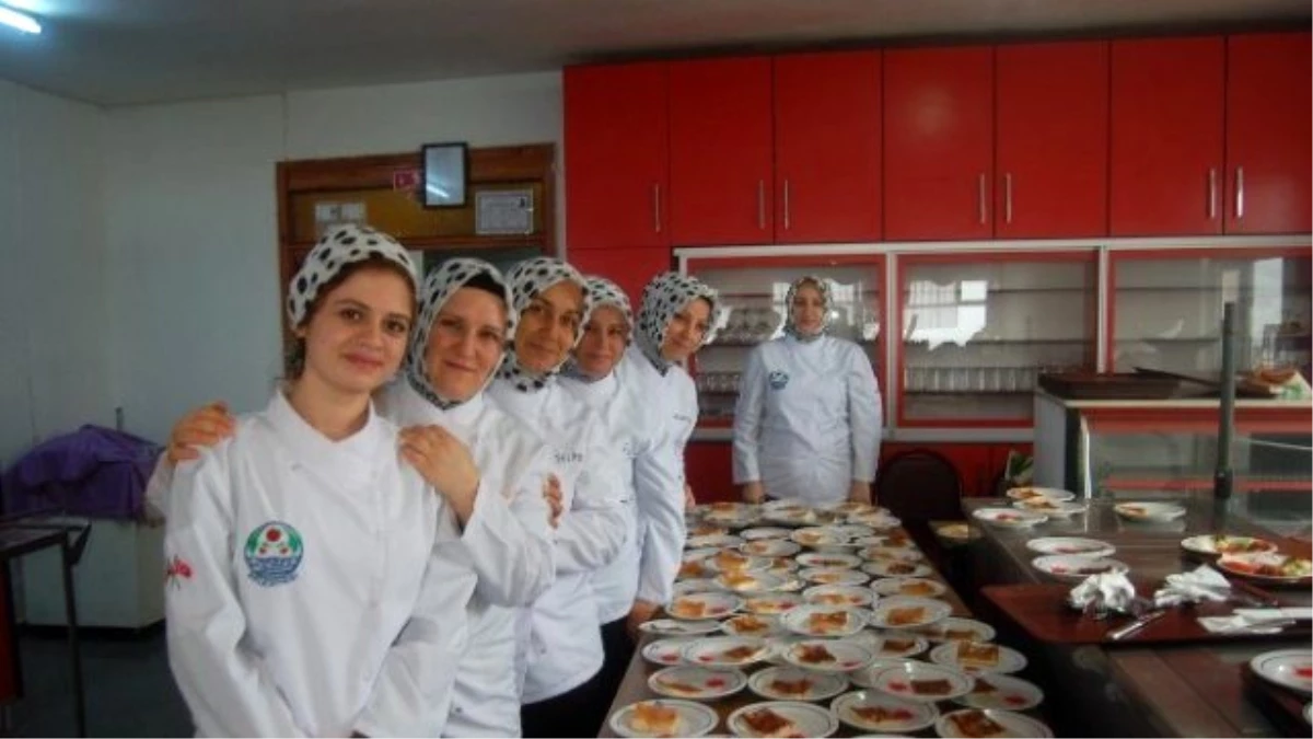 Lapseki\'de Aşçı Yardımcısı Kursu Açıldı