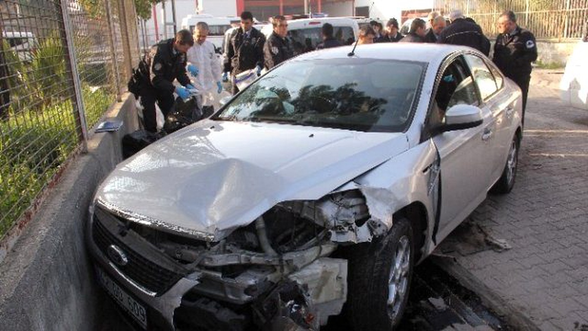 Polisten Kaçarken Kaza Yapan Araçtan 100 Kilo Esrar Çıktı