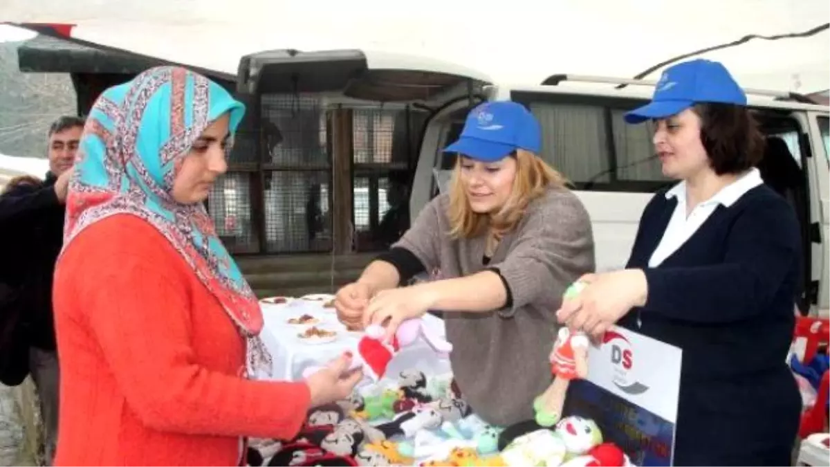 Şiddet Mağduru Kadınların Yaptığı Bez Bebekler Pazarda Satılıyor