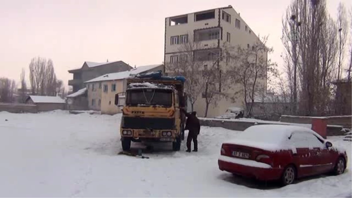 Ağrı\'da Soğuktan Araçların Yakıt Depoları Dondu