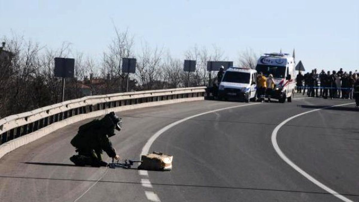 Şüpheli Koliden Çay Seti Çıktı