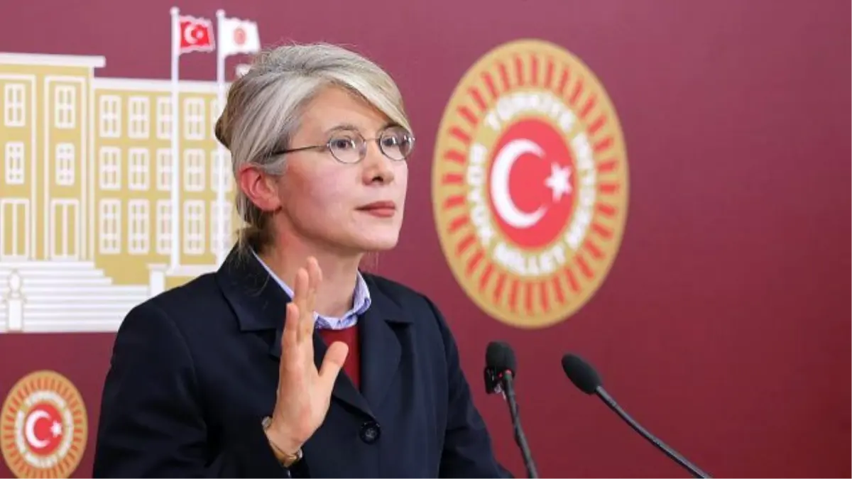 Emine Ülker Tarhan Meydan Okudu: Fırtınalar Sakin Rüzgarlarla Başlar