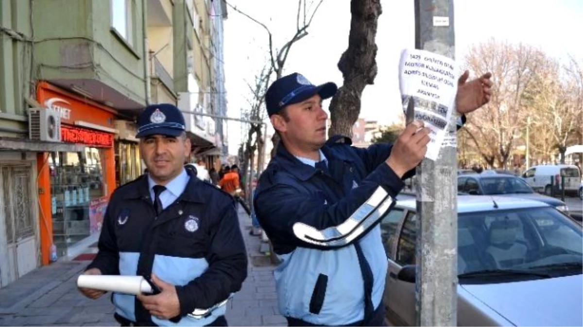 Zabıta İzinsiz Afişlere Ceza Yazıyor