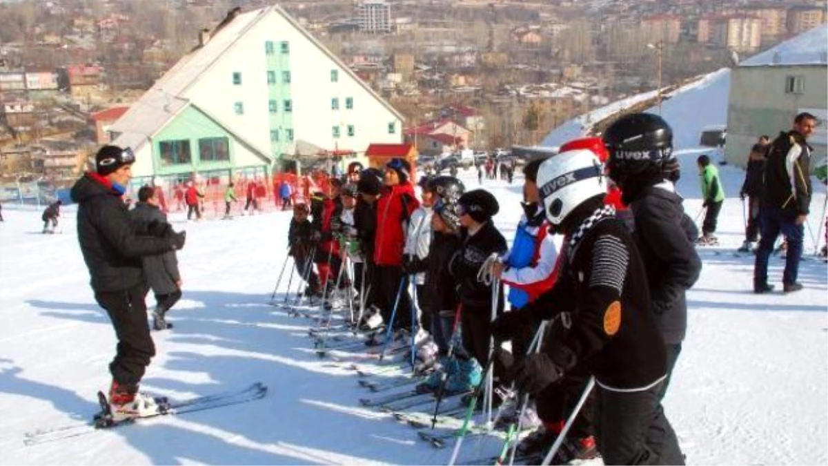 Bitlis\'te 265 Çocuğa Kayak Temel Eğitimi Veriliyor