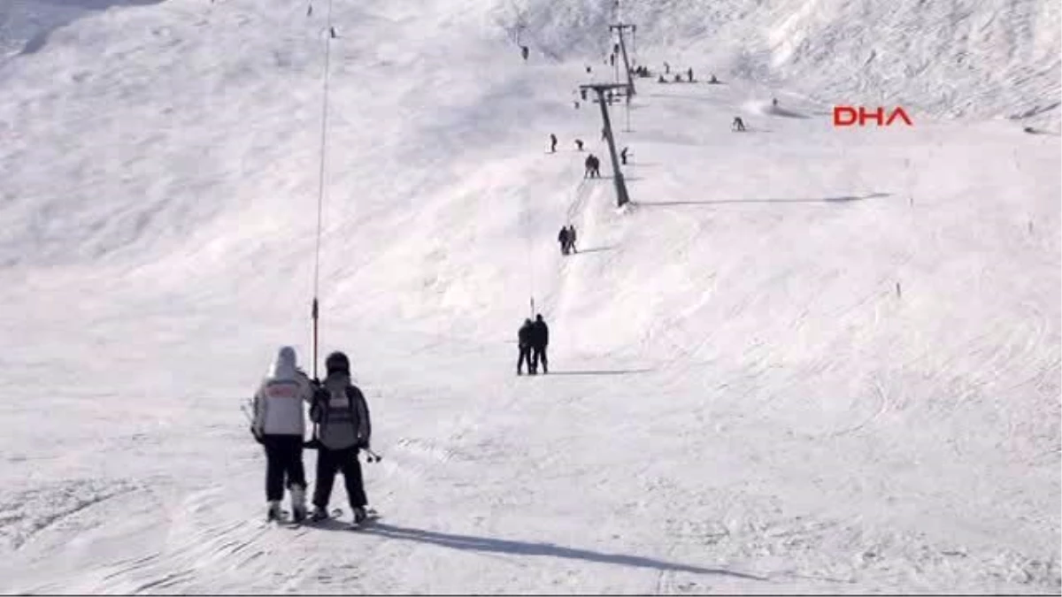 Bitlis\'te 265 Çocuğa Kayak Temel Eğitimi Veriliyor