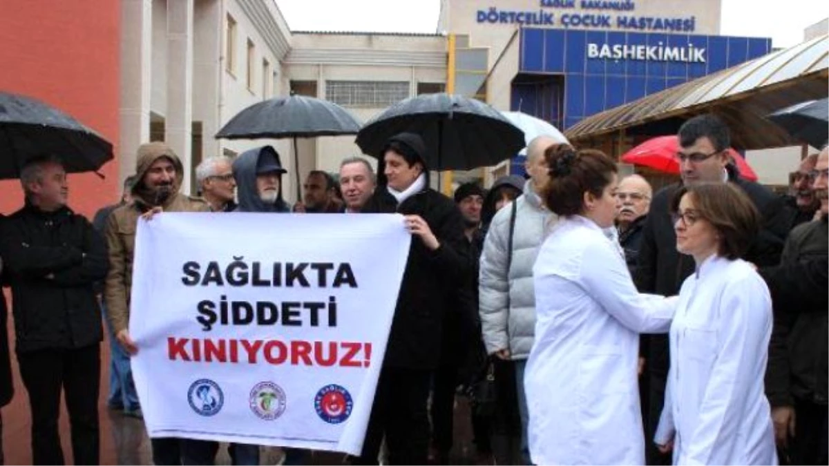 Bursa\'da, Saldırıya Uğrayan Doktora Meslektaşlarından Destek