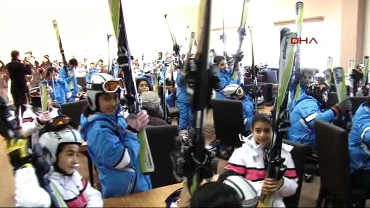Erzurum Başarılı 500 Öğrenci Kayak Öğreniyor