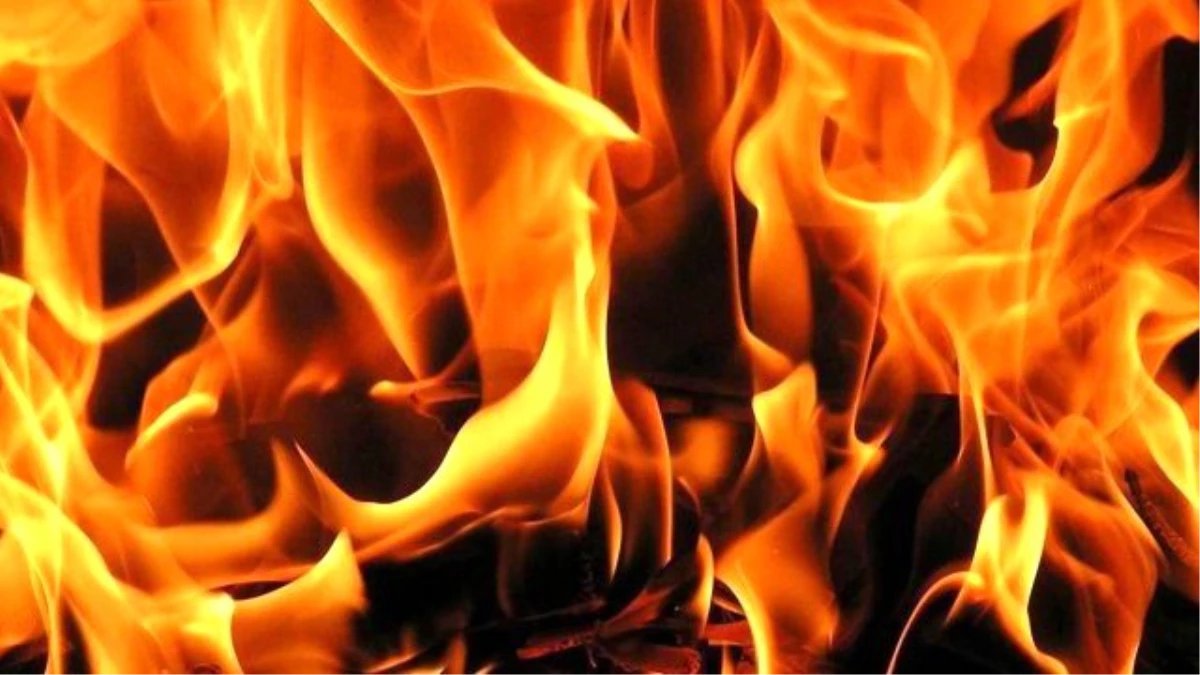Adana\'da Evde Çıkan Yangında Felçli Adam Öldü