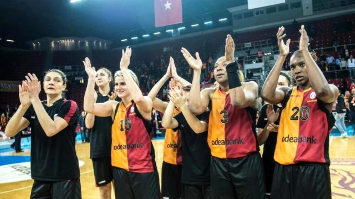 Galatasaray Prag\'ı Farklı Yendi