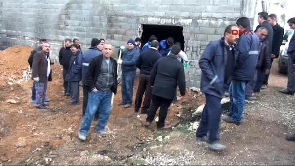 Gaziantep Erkek Cesedi Var Denilen Evde Kazı Çalışması Başlatıldı