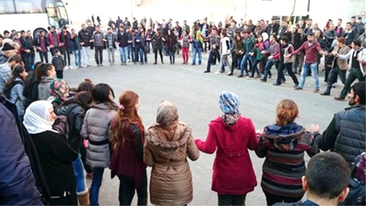 Kurtalan ve Eruh\'ta Kobani Kutlamaları