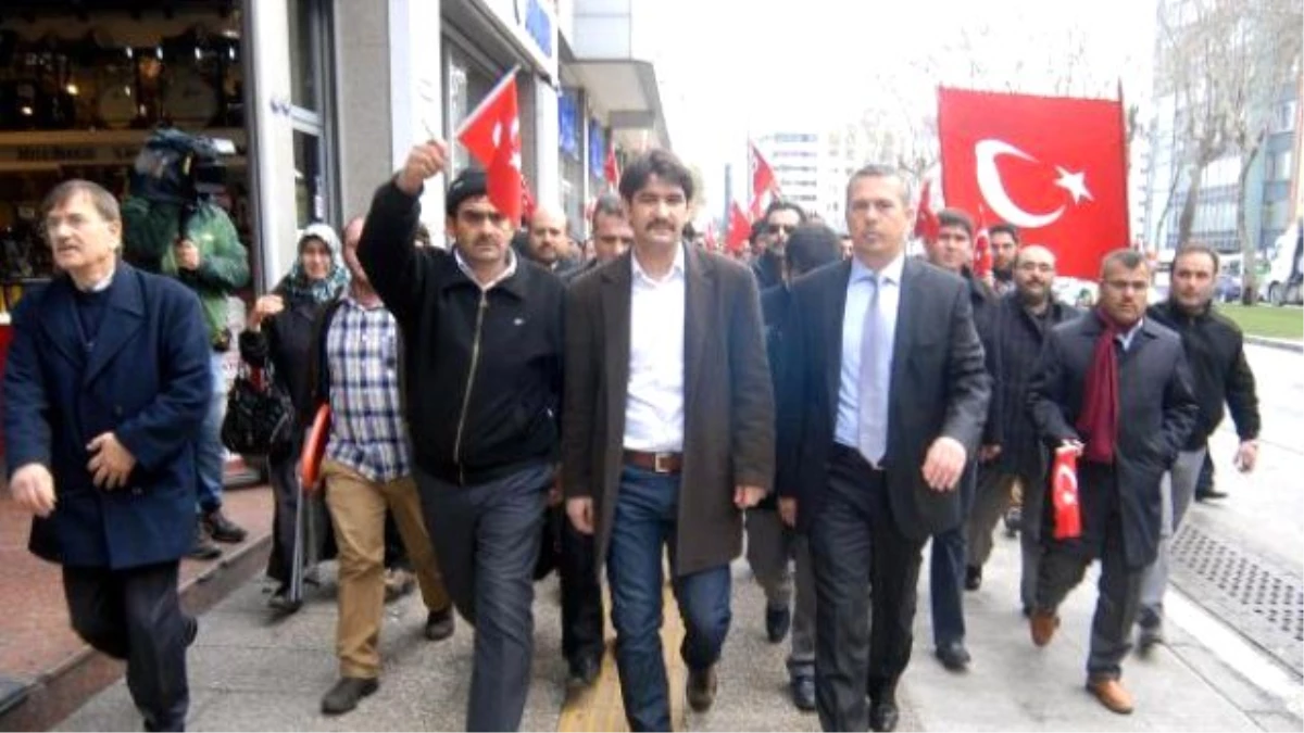 İzmir\'deki Yasadışı Dinleme Operasyonunda Gözaltındaki 17 Kişinin İfadesi Alınıyor (2)