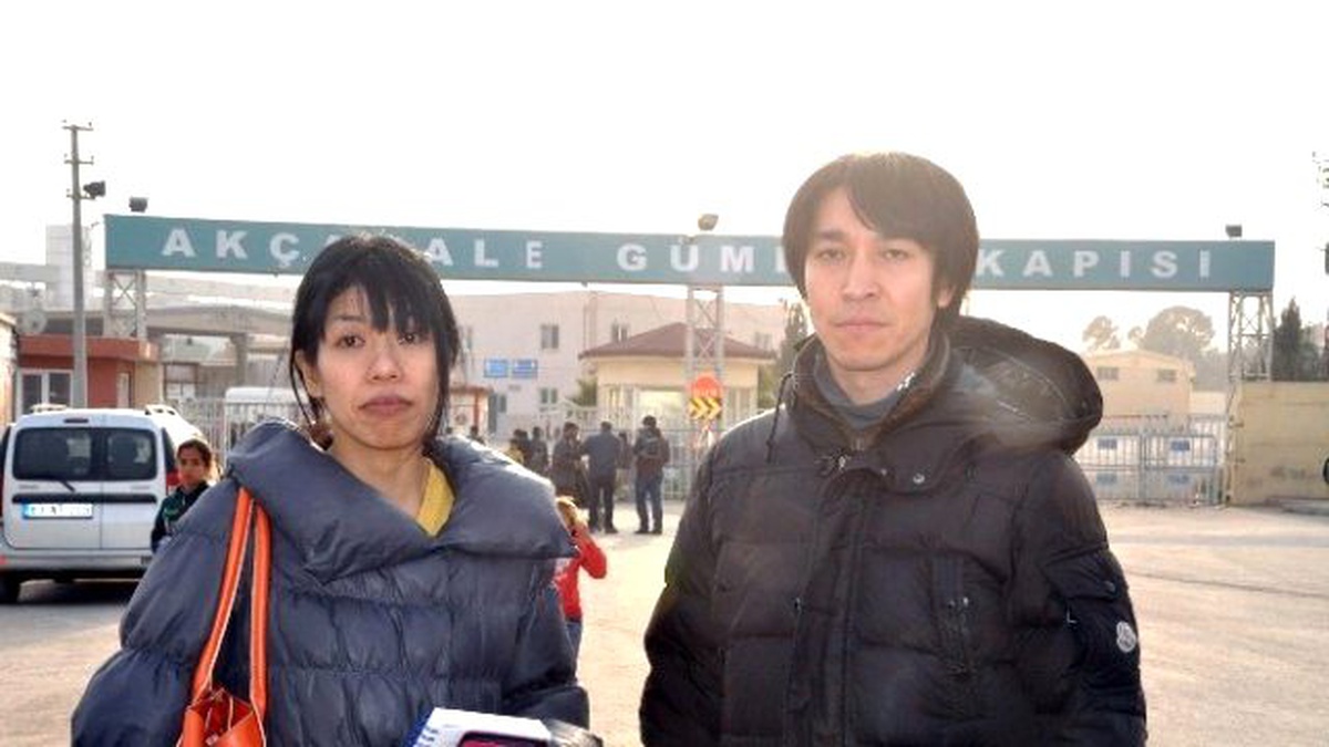 Japon Gazetecilerin Sınırda Umutlu Bekleyişi