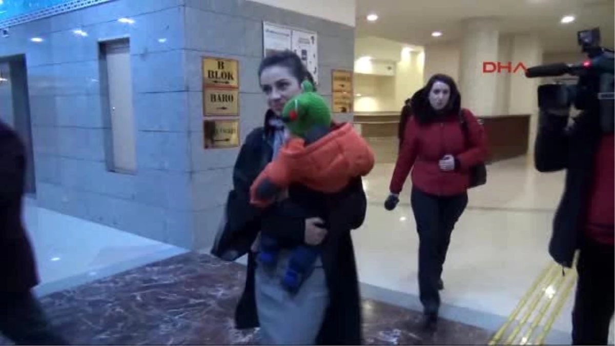 Kadın Avukat Protesto İçin 7 Aylık Bebeğiyle Duruşmaya Girdi